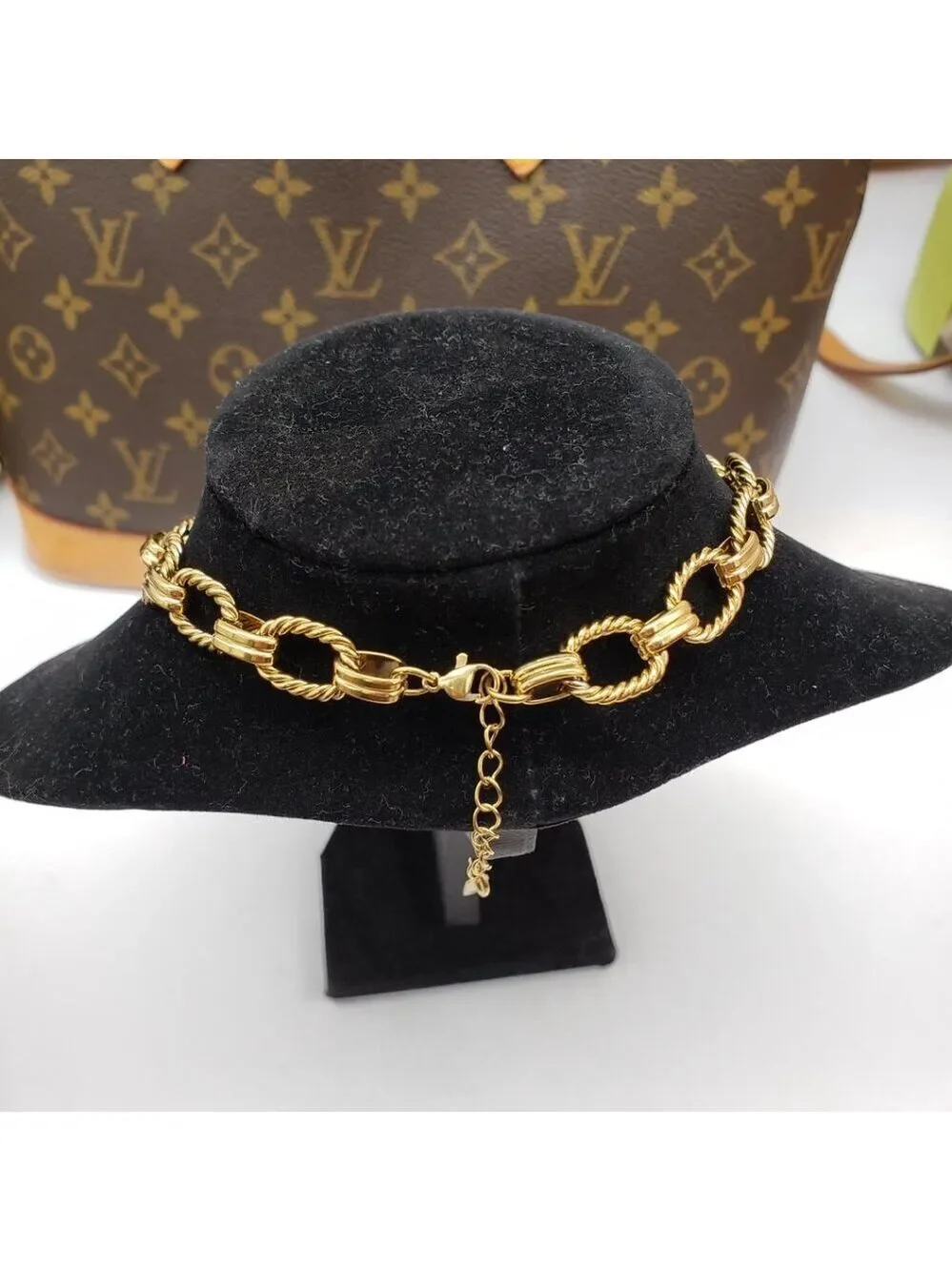 Authentic Louis Vuitton Lock & Key w/ Unbranded Gold Plated Gold Chain Necklace